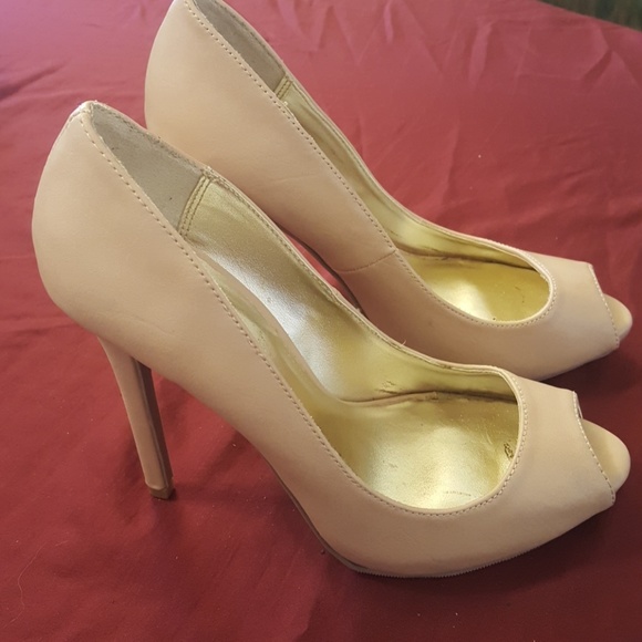 Shoes - Picture 1 of 3